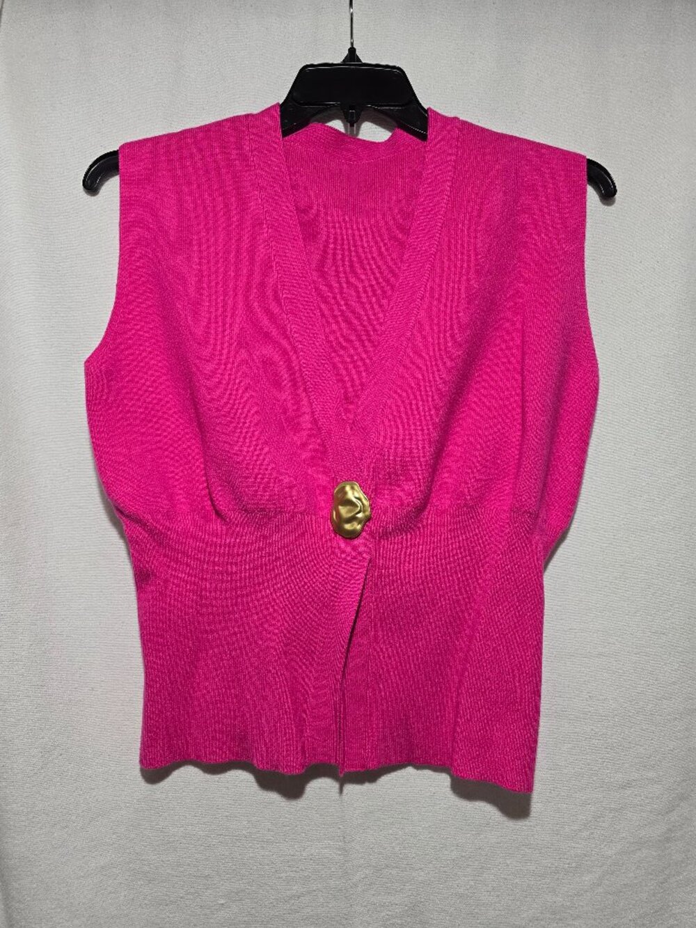 Commense Hot Pink Sleeveless Knit Top Gold Statement Button V-Neck Size M GUC